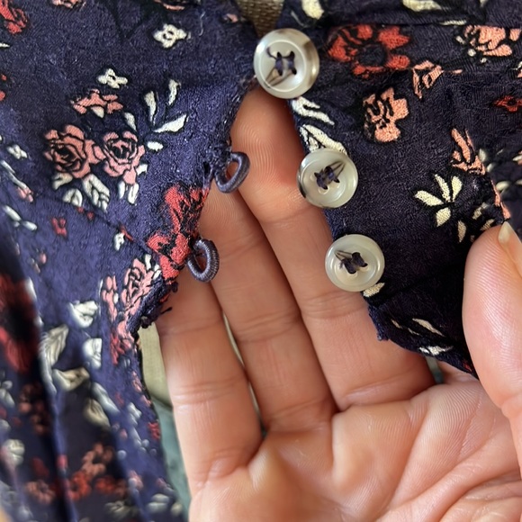 ADORABLE Sky and Sparrow High-low floral top. NWOT - Picture 4 of 5